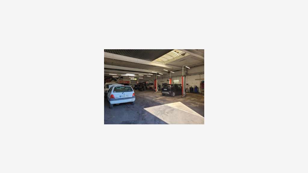 A vendre FDC auto de 565m² à Valbonne empl strat.
