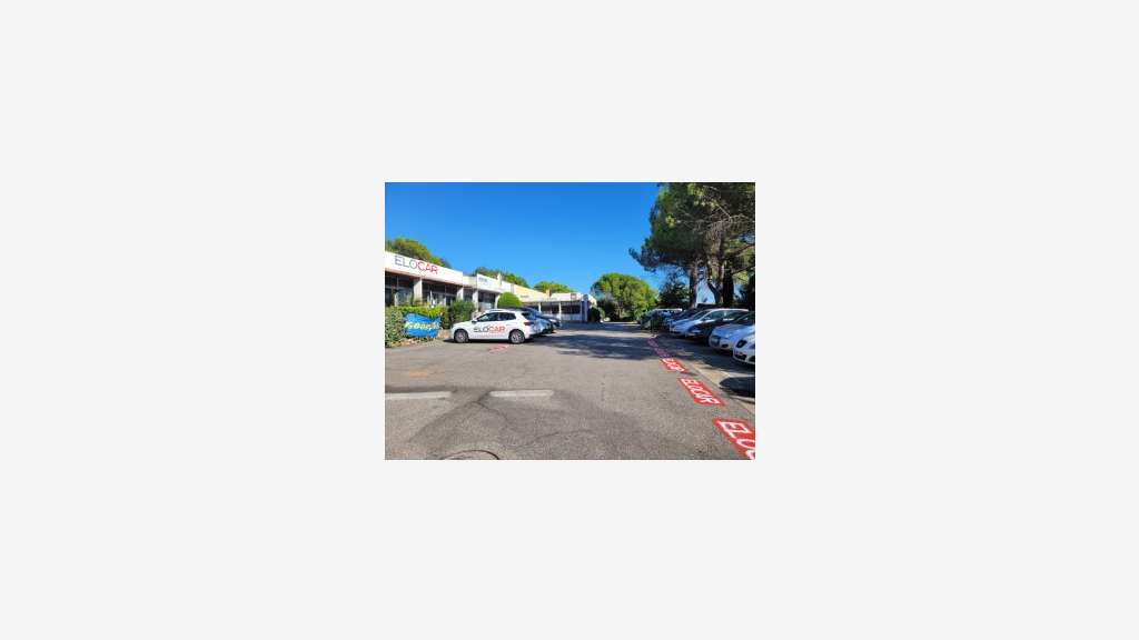 A vendre FDC auto de 565m² à Valbonne empl strat.