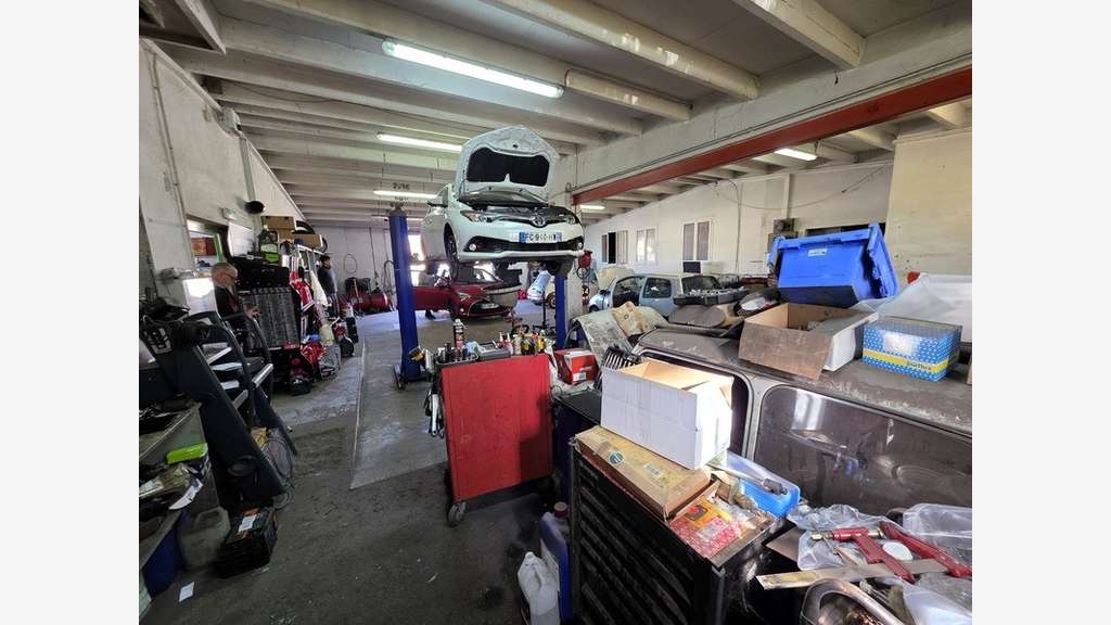 Vente garage automobile au Château d'Oléron (17)