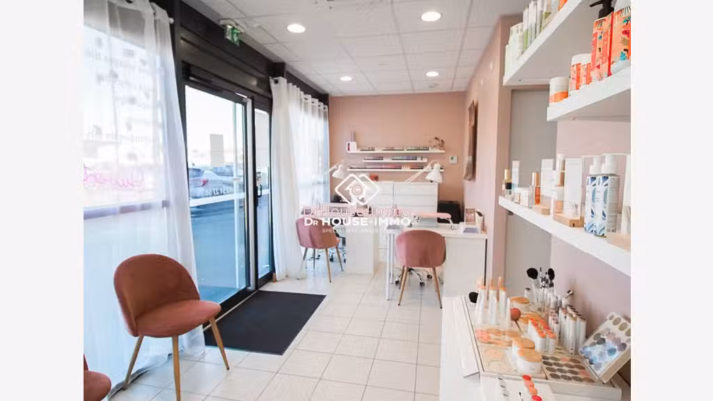 Vente FDC d'esthétique proche commerces à Luçon 