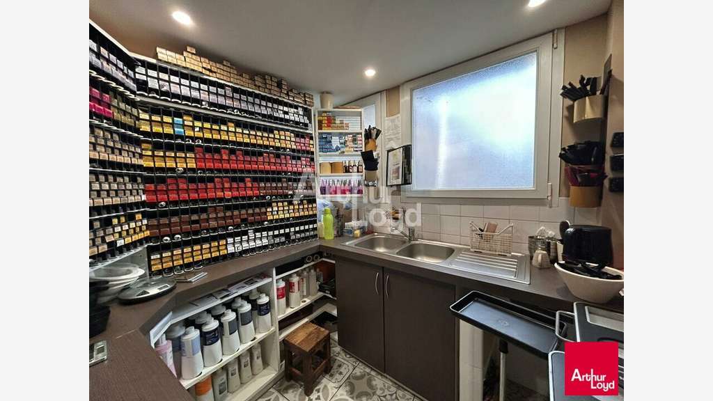 AV salon de coiffure 160m² empl N°1 à Blois