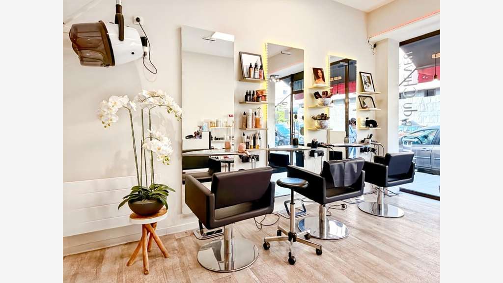 À VENDRE - SALON DE COIFFURE - BEL EMPLACEMENT 