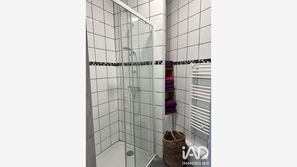 AV institut de beauté potentiel élevé à Jarzé