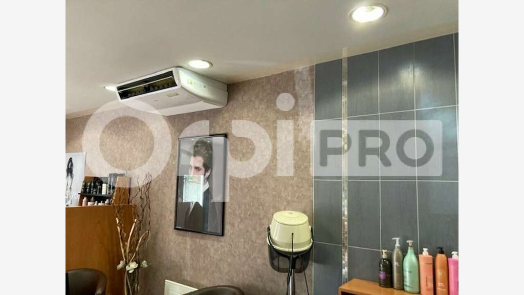 Vente salon de coiffure bel emplacement en Loiret