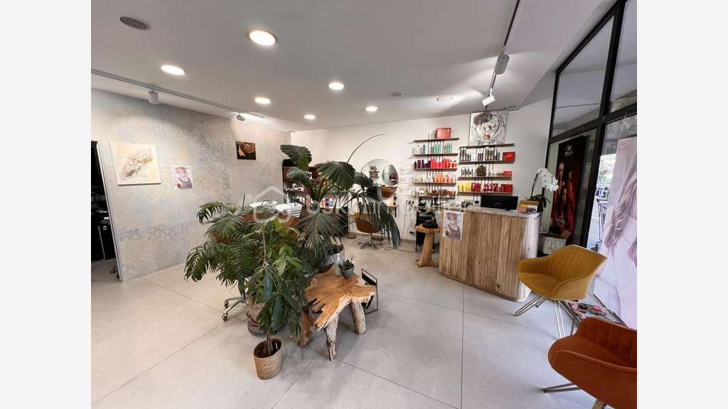 Vente salon de coiffure cosmétiques 44m² à Lattes