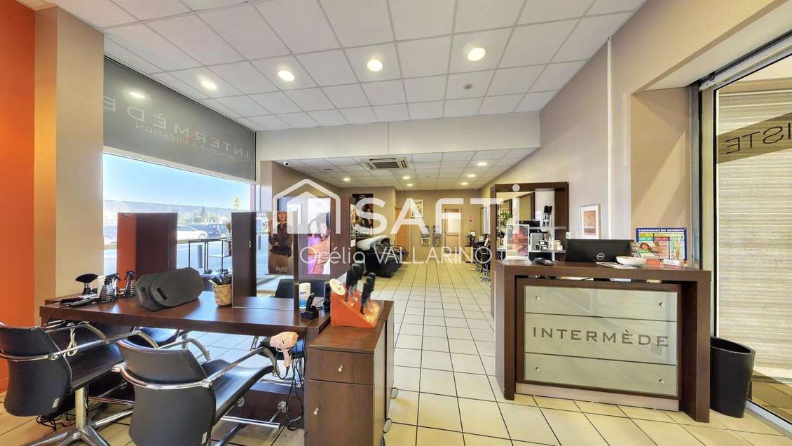 AV salon de coiffure galerie marchande Montguyon