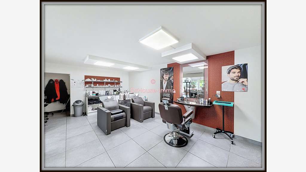 Vente salon coiffure 90m² en centre de Peyrins