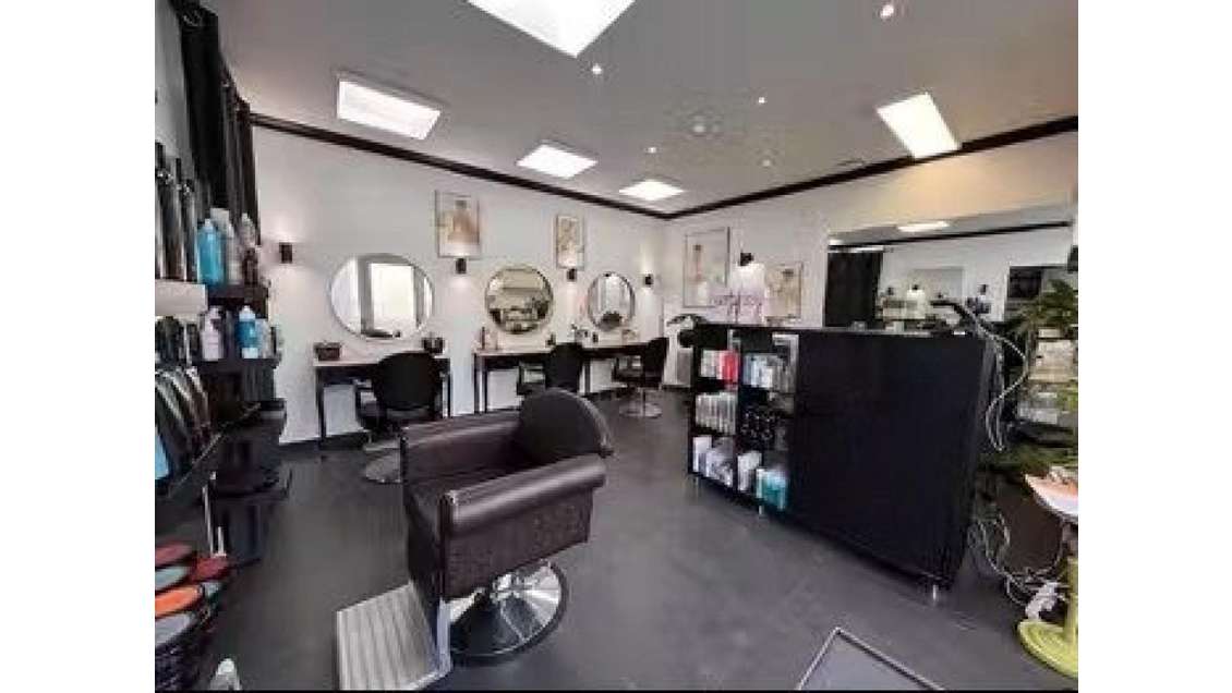 Vente salon de coiffure lumineux et fonctionnel 33