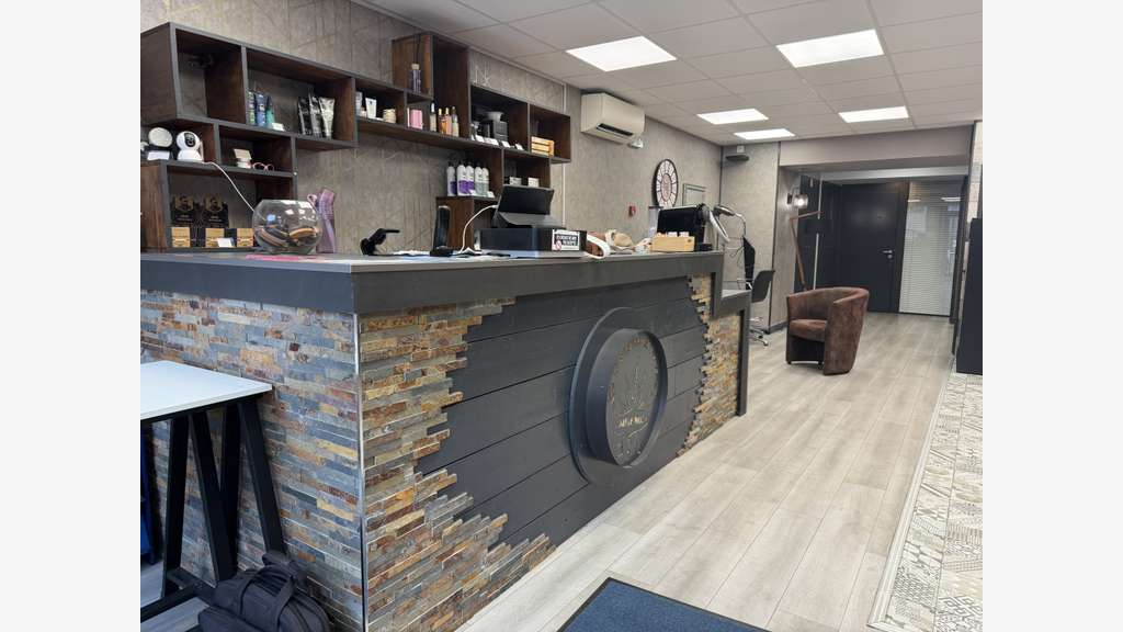 Salon de coiffure & barbier clé en main à Tournus
