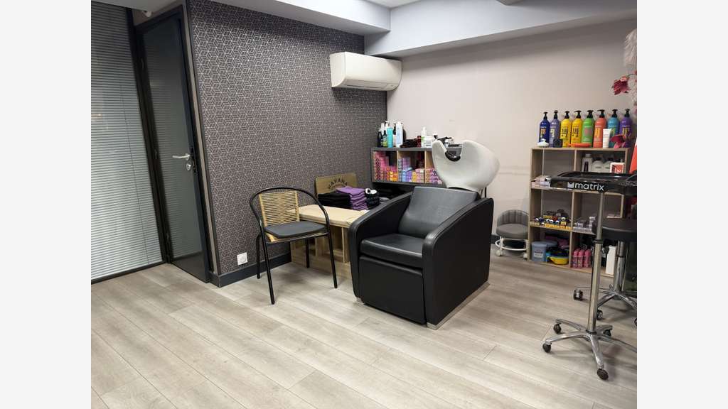 Salon de coiffure & barbier clé en main à Tournus