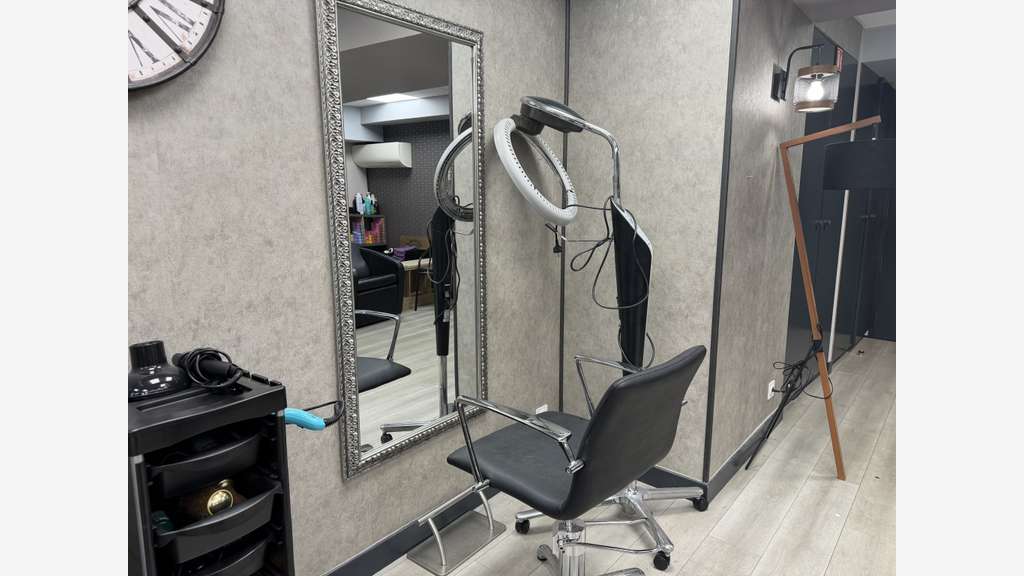 Salon de coiffure & barbier clé en main à Tournus