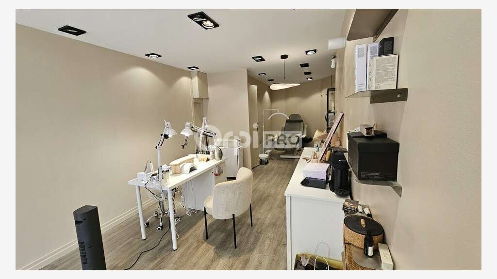FDC bar à ongles à vendre à La Rochelle