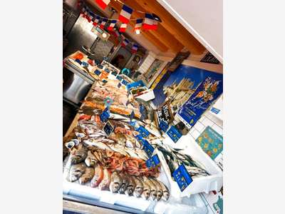 AV poissonnerie idéalement située le Grau du Roi
