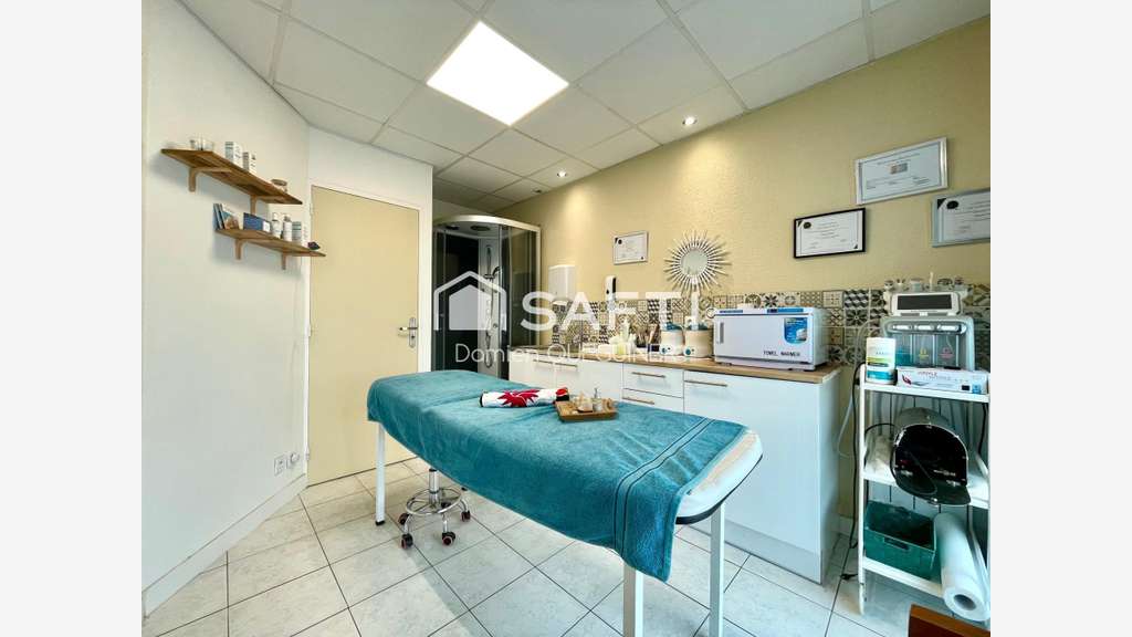 Vente Institut de beauté avec parkings au Teich