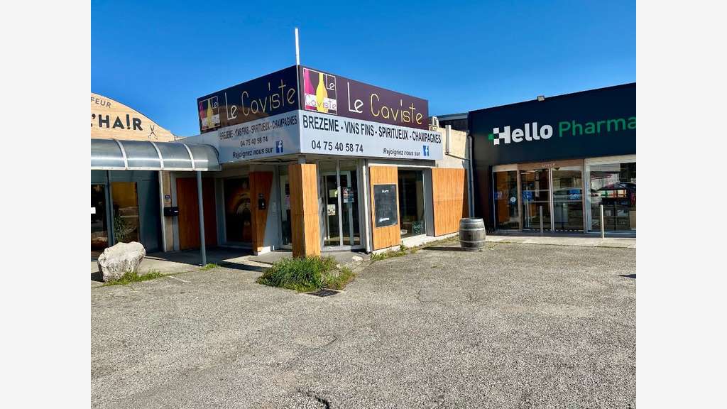 LIVRON-SUR-DROME - FONDS DE COMMERCE DE CAVE A VIN