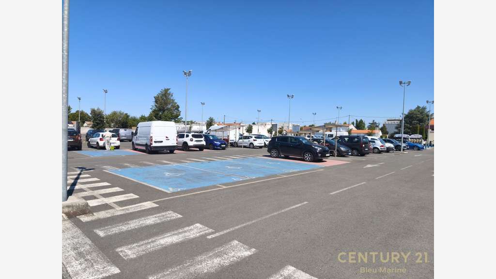 AV fonds institut de beauté fort potentiel à Luçon