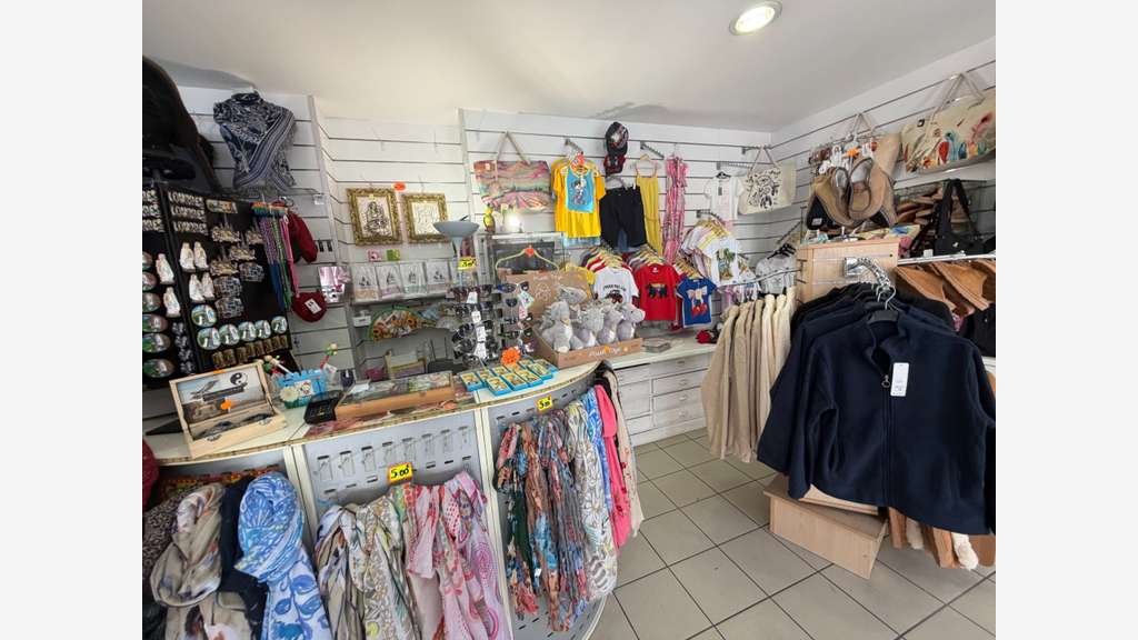 A vendre magasin de souvenirs à Lourdes  
