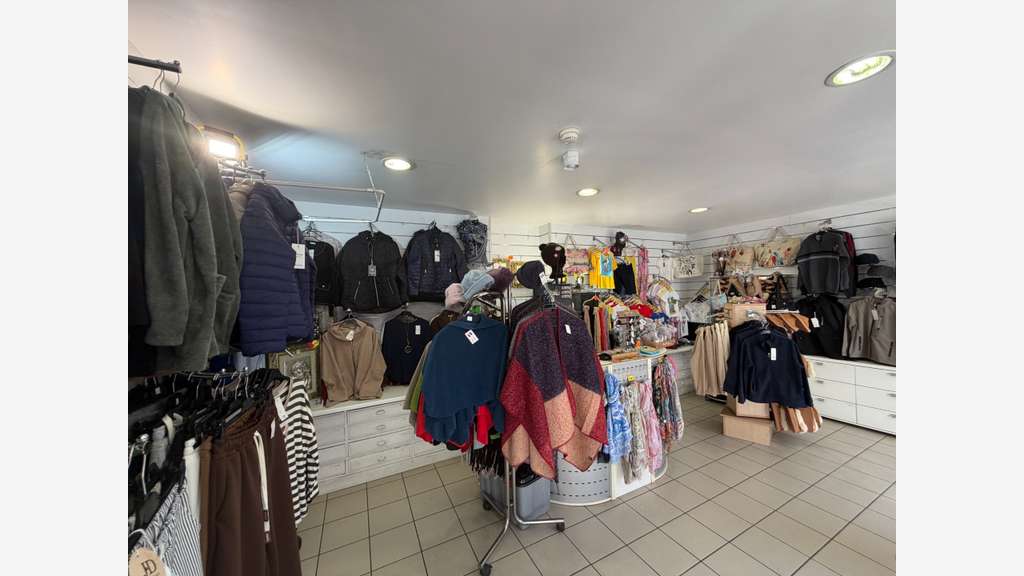 A vendre magasin de souvenirs à Lourdes  