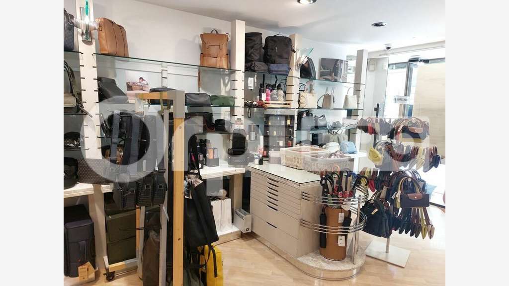 AV FDC maroquinerie 40m² bon emplacement Manosque