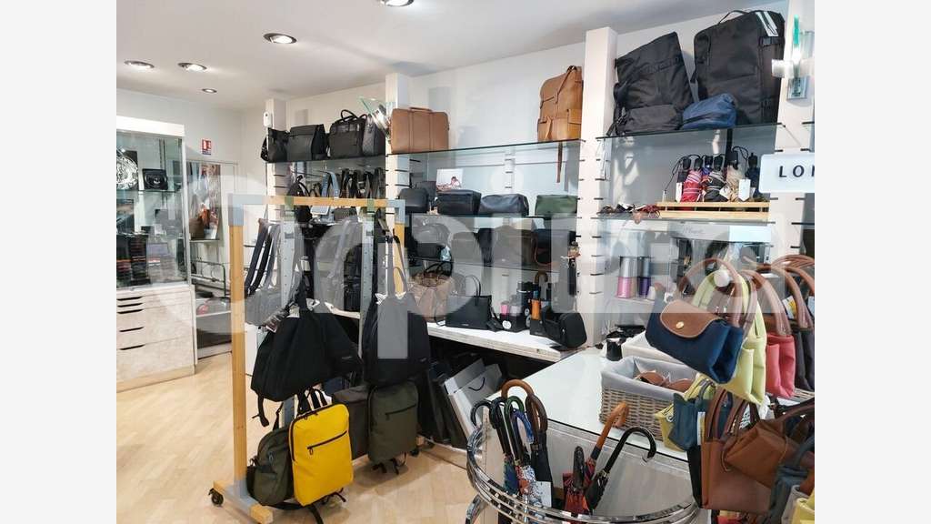 AV FDC maroquinerie 40m² bon emplacement Manosque