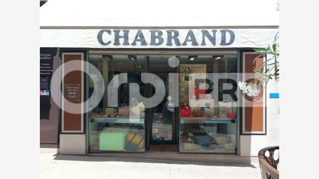 AV FDC maroquinerie 40m² bon emplacement Manosque