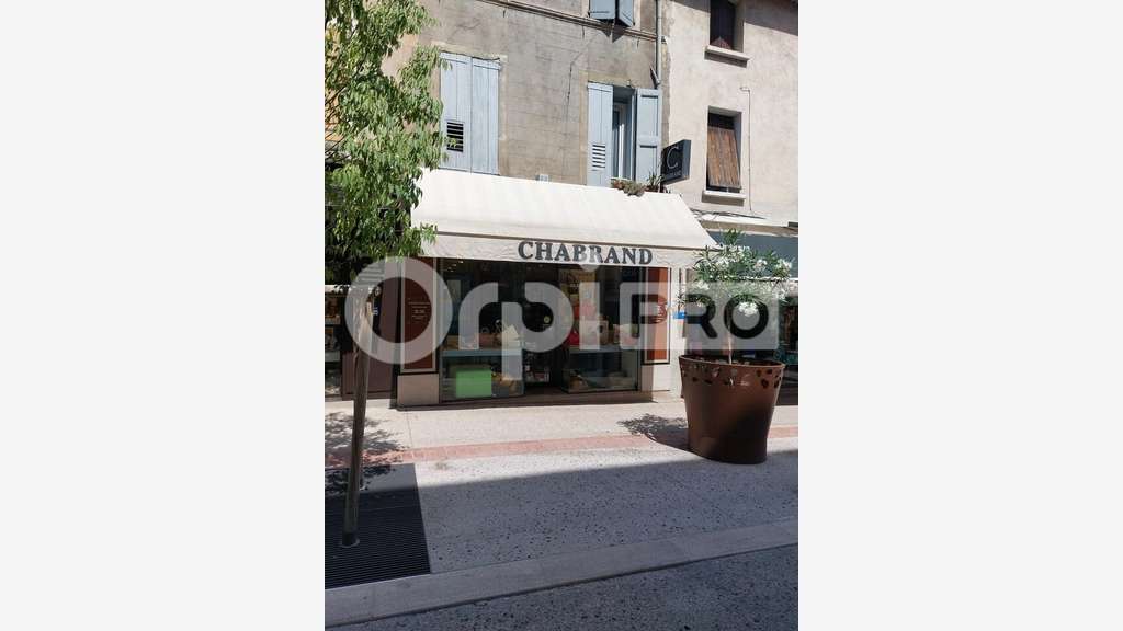 AV FDC maroquinerie 40m² bon emplacement Manosque