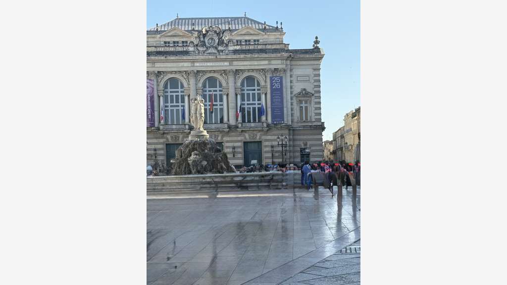 AV bar tapas avec terasse à Montpellier Ecusson