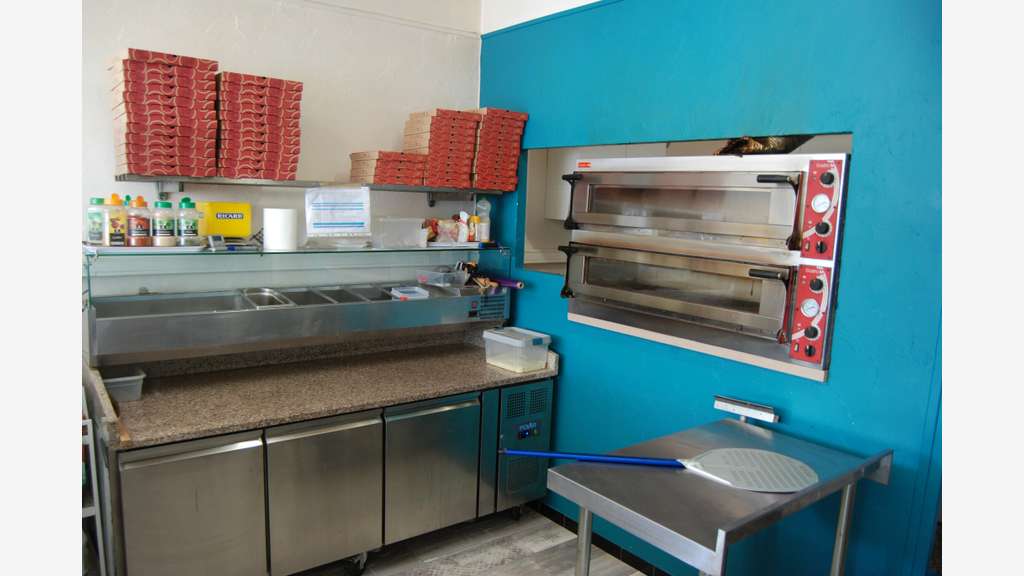 A ceder fonds de pizzeria à emporter à Cazaubon