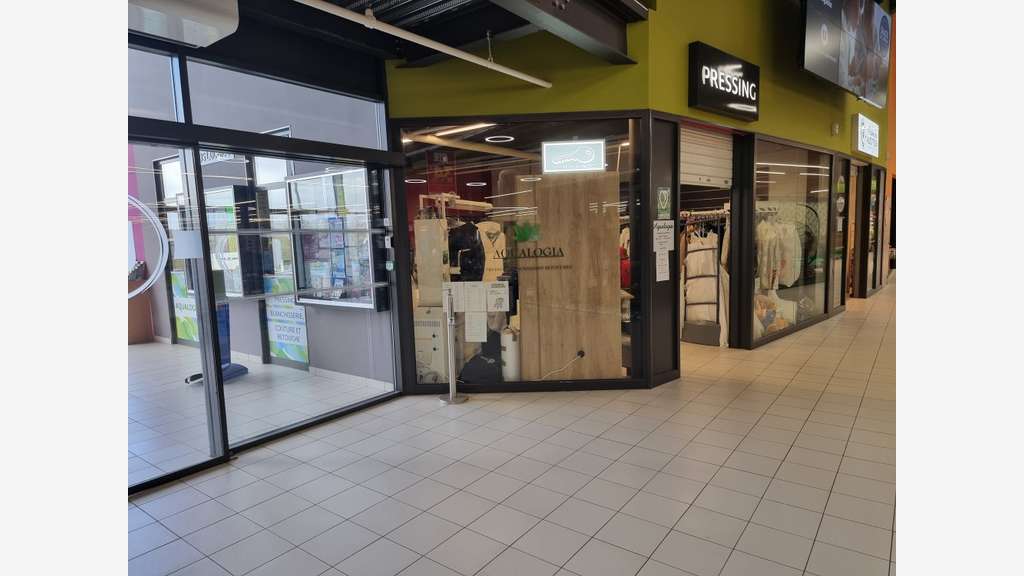 Vente pressing en galerie commerciale à Josselin