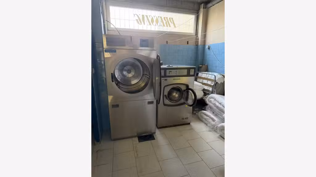 Vente pressing blanchisserie quartier commercial