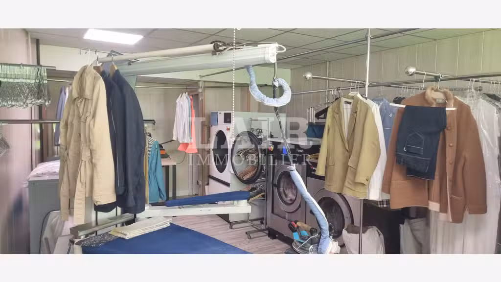 61- Emplacement N°1 à vendre un fonds de commerce 