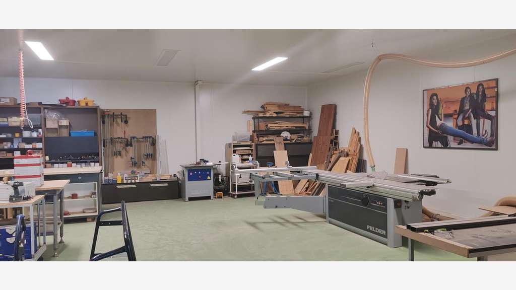 AV FDC agencement intérieur empl stratégique Ain