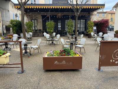 Vend fonds de commerce restaurant rénové Maillane