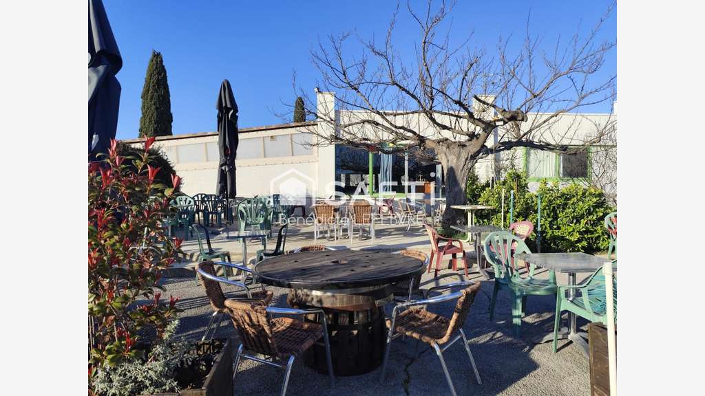AV restaurant grande capacité terrasse parking 34