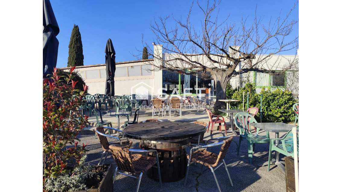 AV restaurant grande capacité terrasse parking 34