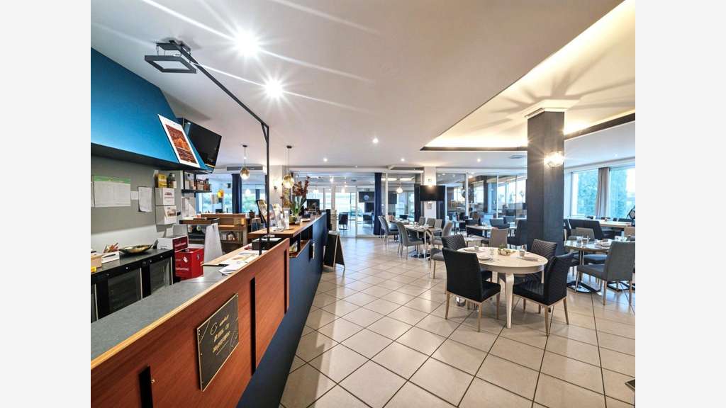 AV restaurant grande capacité terrasse parking 34