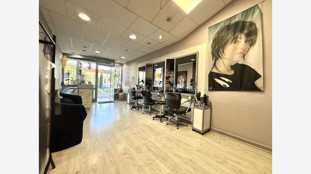 A vendre salon de coiffure centre-ville de Corbas