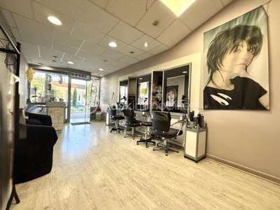 A vendre salon de coiffure centre-ville de Corbas
