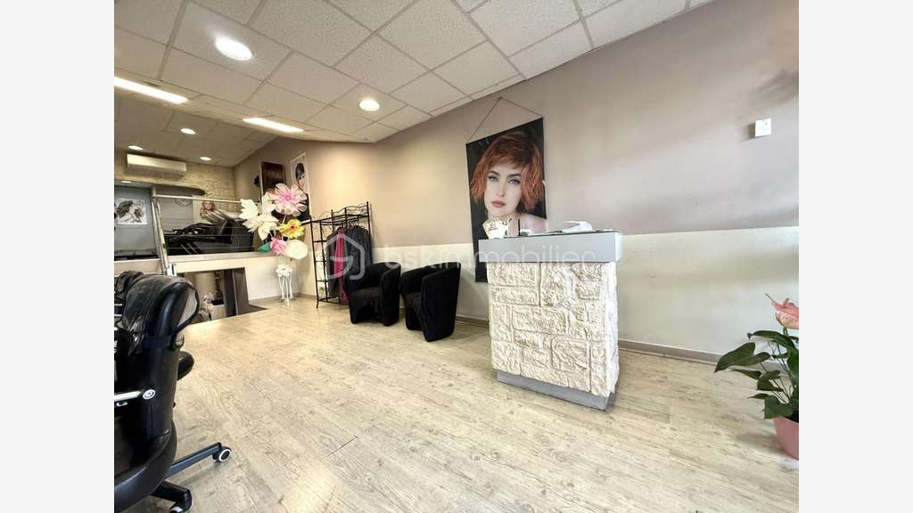A vendre salon de coiffure centre-ville de Corbas
