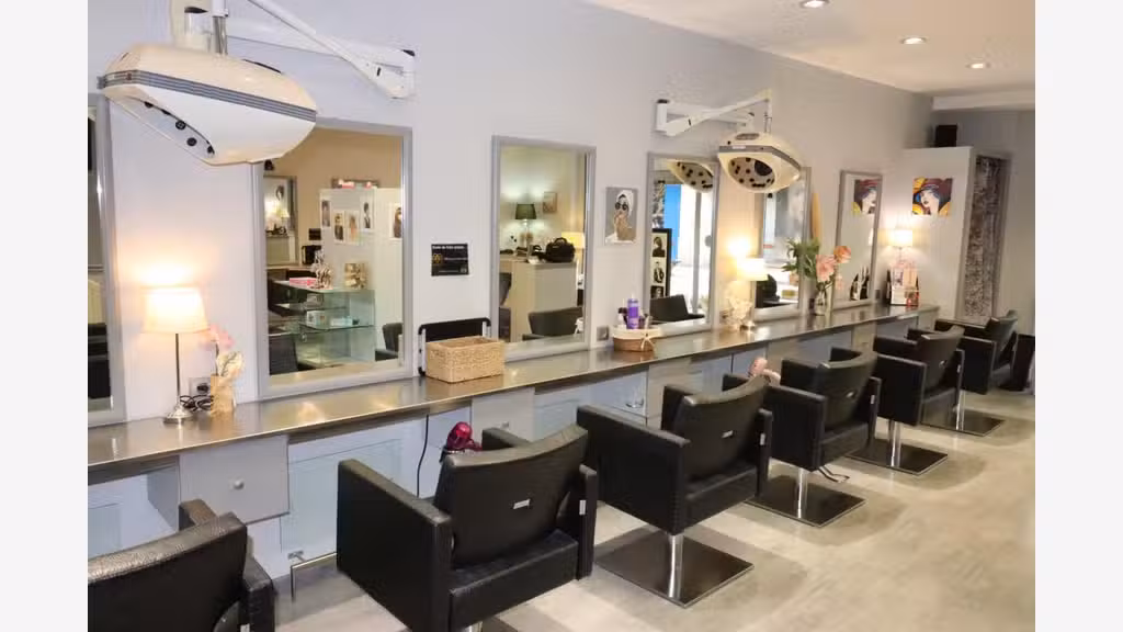 Salon de coiffure à vendre à Rochefort (17)
