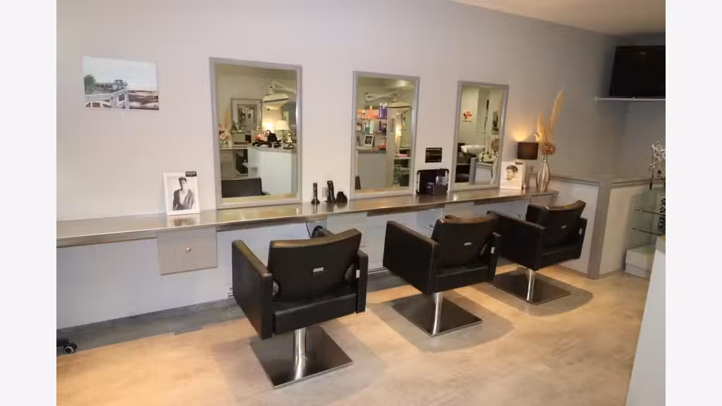 Salon de coiffure à vendre à Rochefort (17)