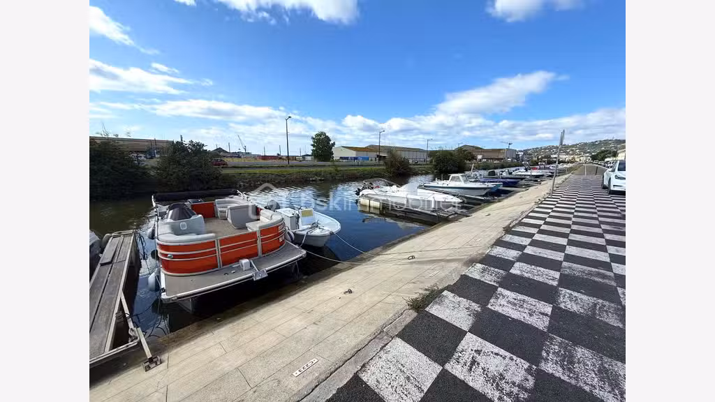 AV FDC nautique bord du canal sur le littoral Sète