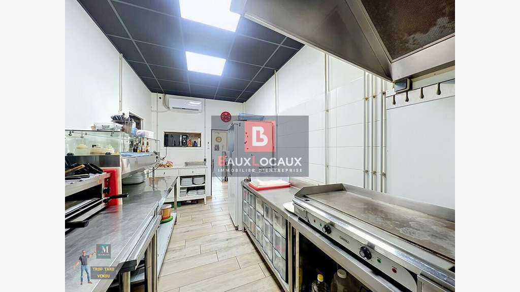 Bar brasserie licence IV à vendre à Sénas centre