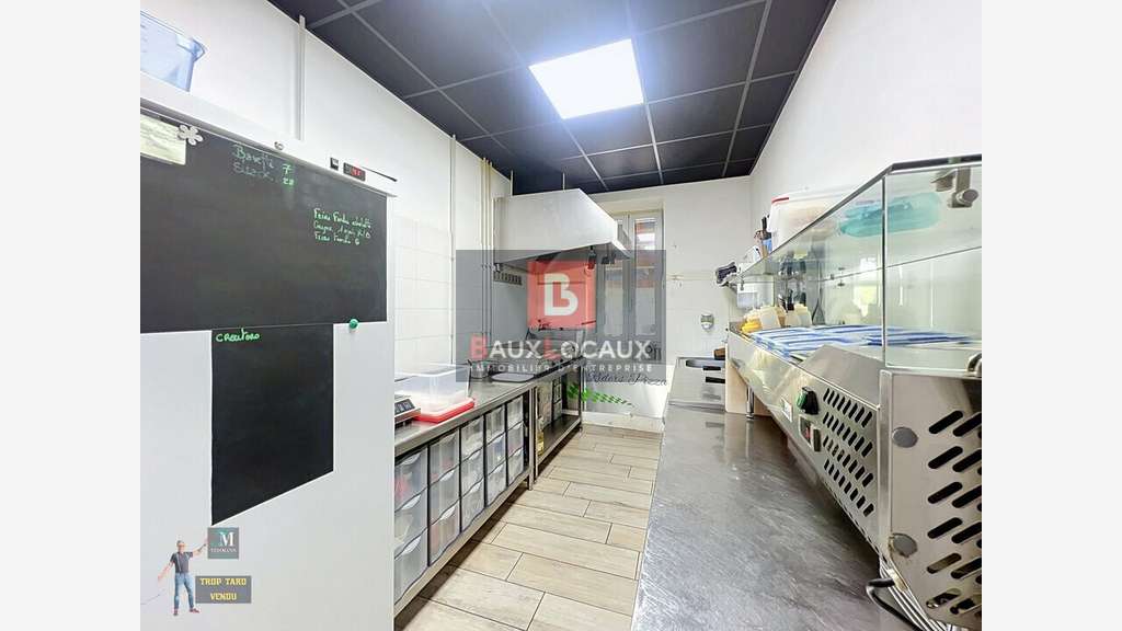 Bar brasserie licence IV à vendre à Sénas centre
