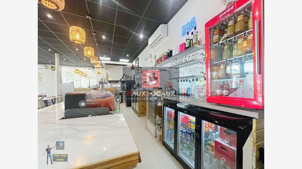 Bar brasserie licence IV à vendre à Sénas centre