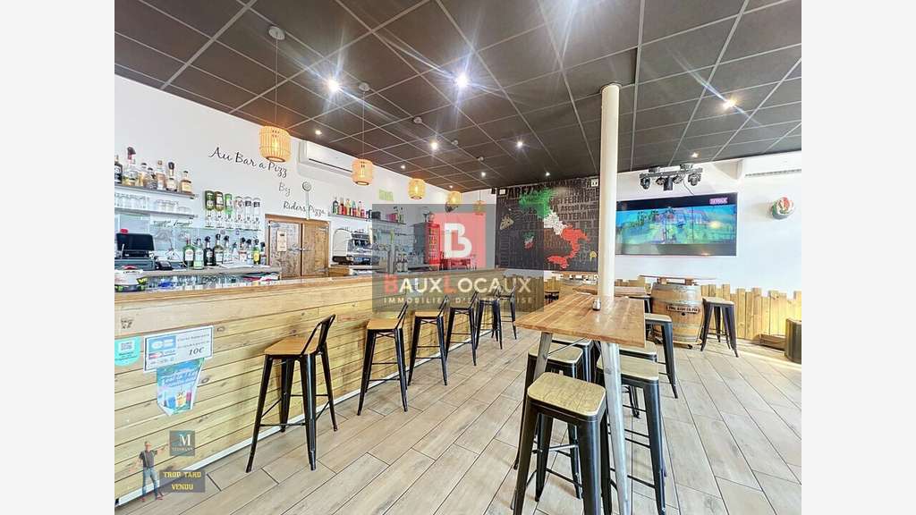 Bar brasserie licence IV à vendre à Sénas centre