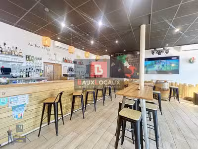 Bar brasserie licence IV à vendre à Sénas centre