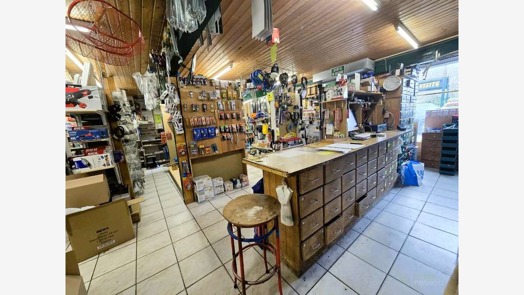 Fonds et murs quincaillerie secteur stratégique 33