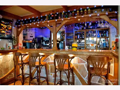 Vente murs et fonds bar restaurant dans station 05