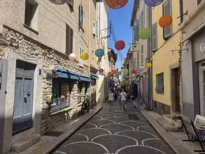 Cède établissement unique dans le Vieil Antibes